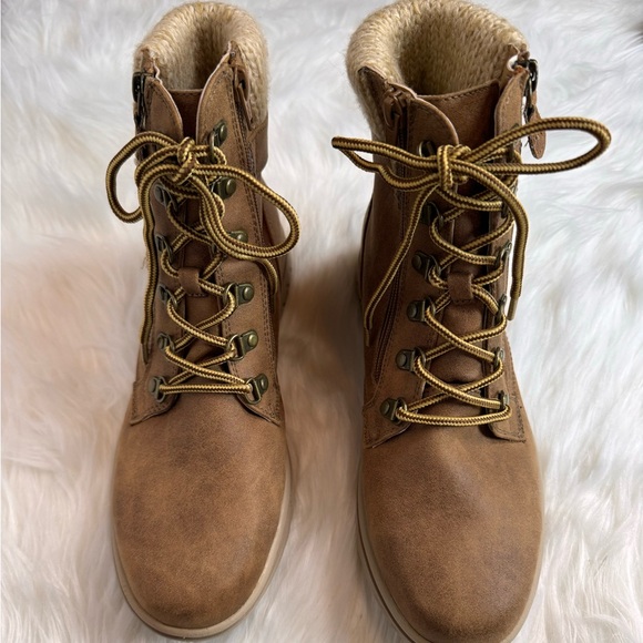 Cliffs By White Mountain Hearten Hiker Bootie size 9.5 - Picture 2 of 5